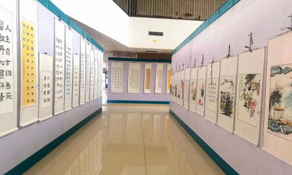 “学好中国字 做好中国人”2022年新疆  中小学生书画展成功举办